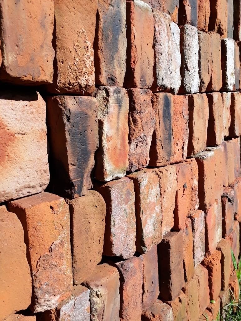 Pared de ladrillos macizos El Hornito